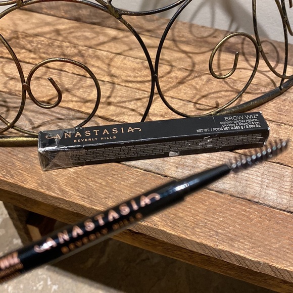 🆕 Anastasia Beverly Hills - Brow Wiz Pencil - Picture 5 of 7